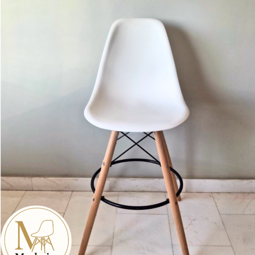 Chaise scandinave w Bar "Blanc"