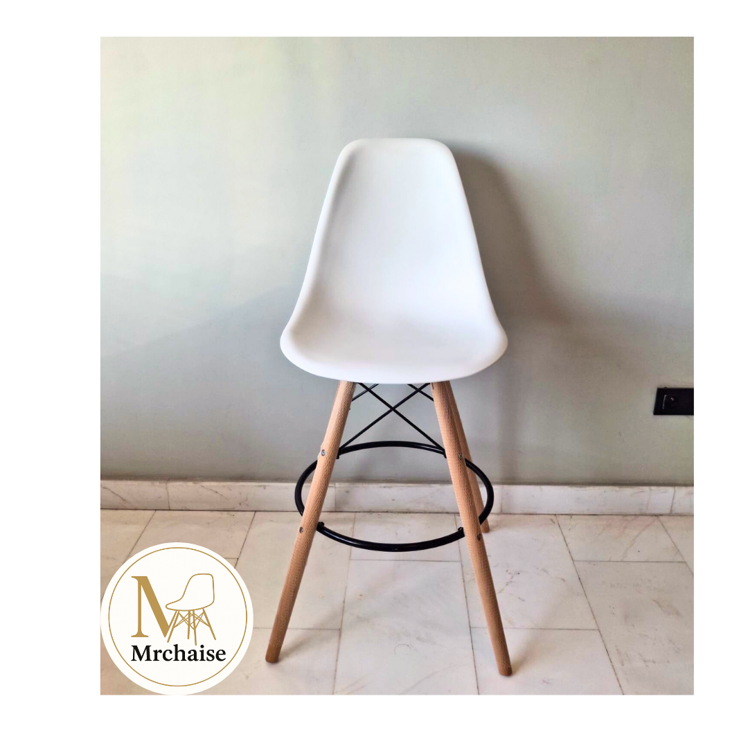Chaise scandinave w Bar "Blanc"