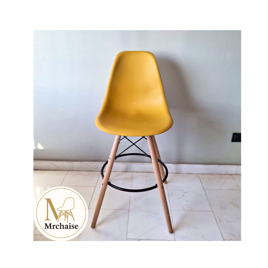 Chaise scandinave w Bar "Jaune"